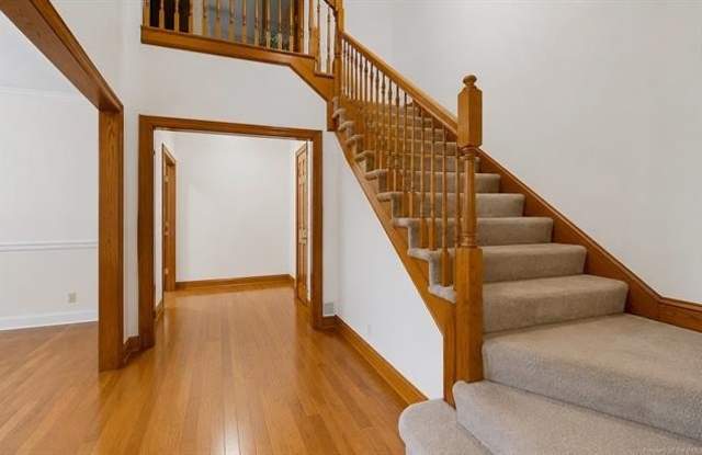 3691 Bridgewater Drive Gallery 4