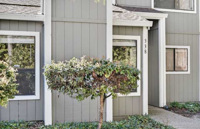 Newly Renovated 3/2.5 bath End-Unit Townhome with Vaulted Ceilings – Minutes to I-680  Downtown! photos photos