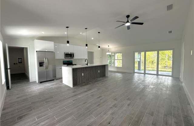 2317 NE 39th St lot: 36 Gallery 3