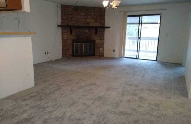 Awesome 2 Bedroom w/ Study 2 Bath Robinwood Condo - Near Buckley AFB - 18031 East Kentucky Avenue, Aurora, CO 80017