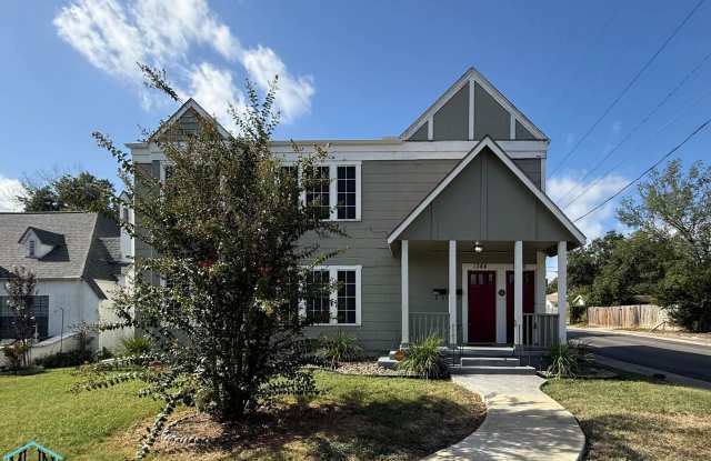 A Timeless Gem Awaits - Elegant Historic Home Nestled in the Heart of Los Angeles Heights Keystone Park! Gallery 3