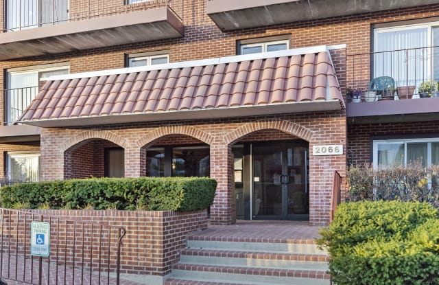 2066 St Johns Avenue #203 - 2066 St Johns Avenue, Highland Park, IL 60035