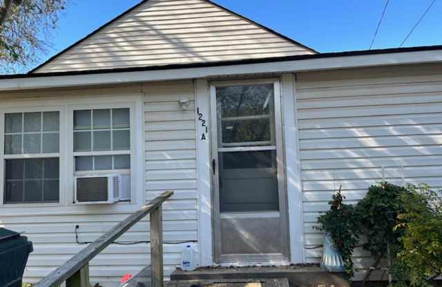 Cute duplex right on OU Campus photos photos
