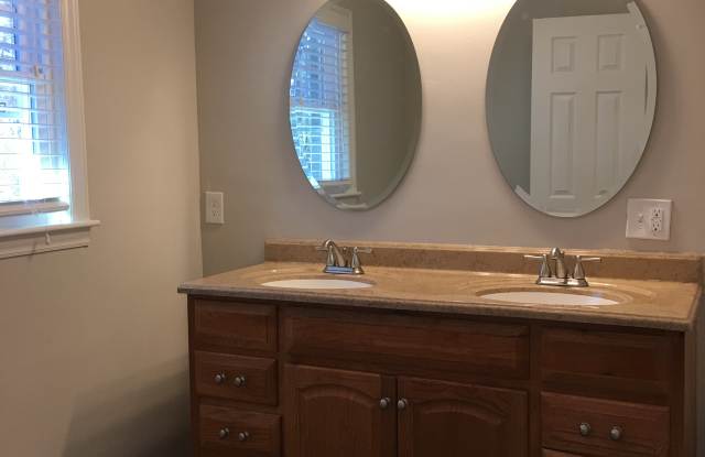 3934 Bristol Dr Gallery 2