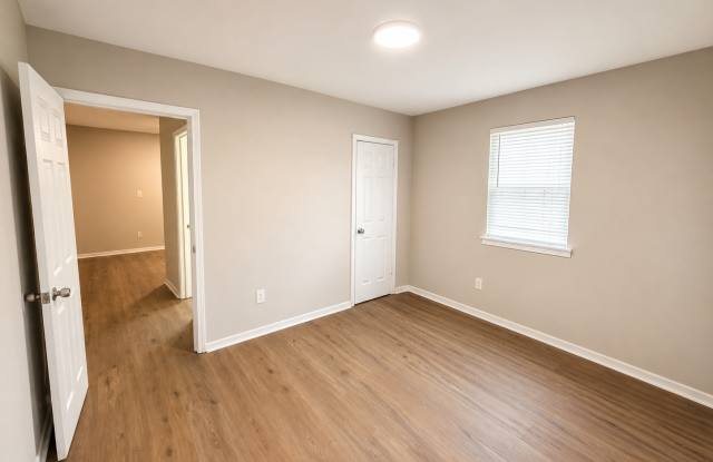 1533 Standridge Street Gallery 2