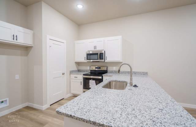 3-Bedroom Home with Fenced Backyard – Available November 13! Gallery 4
