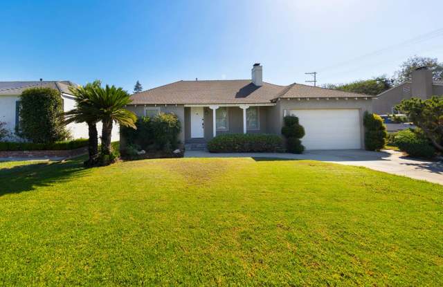 5 Bedroom 2bath Home in "LAKEWOOD VILLAGE" Gallery 1