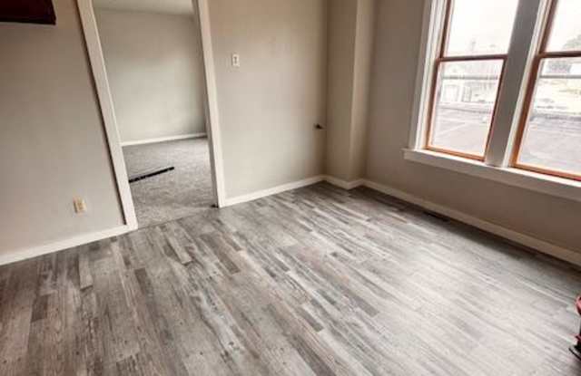 1300 Douglas Avenue Gallery 2