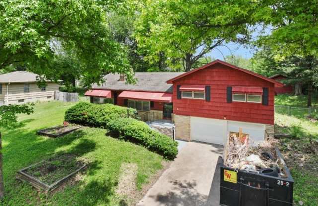 Amazing 4 bed / 2.5 bath home in Hickman Hills! - 10413 Palmer Avenue, Kansas City, MO 64134