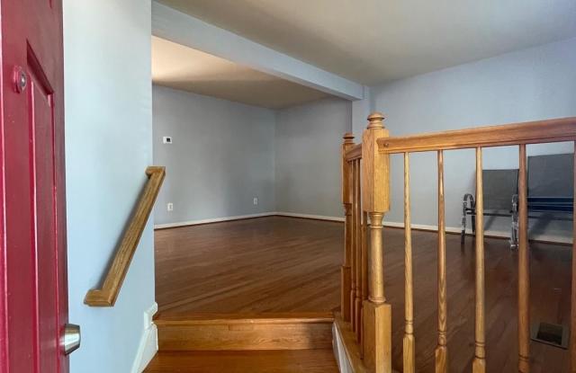 23065 POTOMAC HILL Square Gallery 2