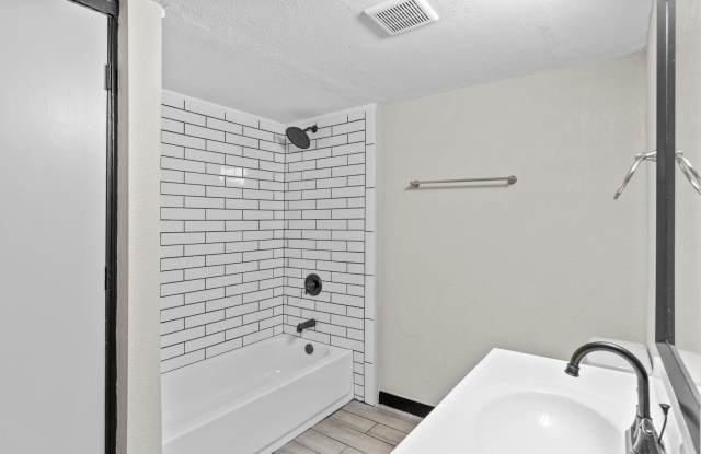 Bay City Flats Gallery 4