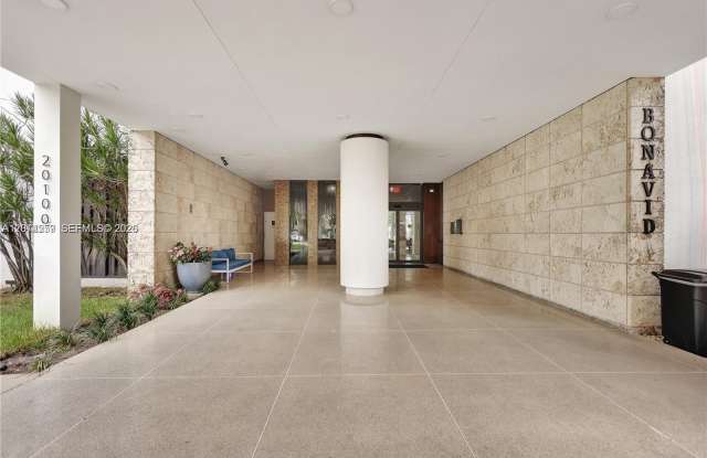 20100 W Country Club Dr photos photos