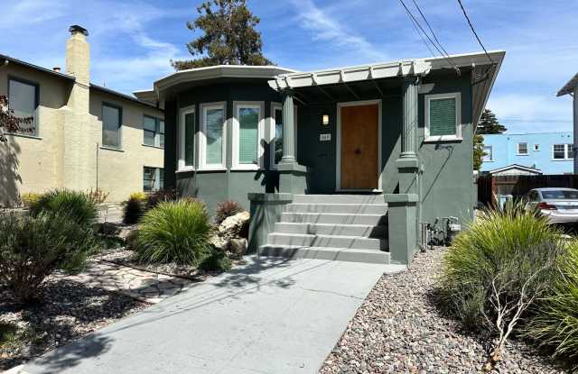 Charming 2BR Berkeley Home with Updated Kitchen, Garage & Backyard Gallery 1