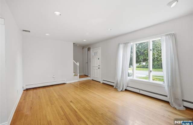 557 Monroe Court Gallery 4