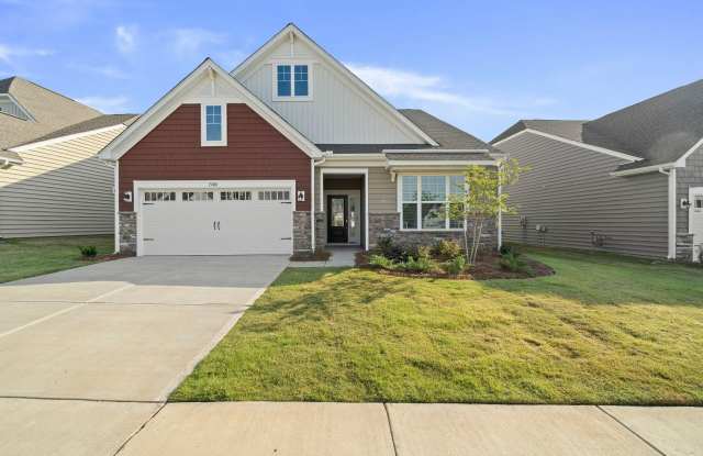 Ranch Home Located in Steele Creek, Enjoy resort like living! Gallery 1
