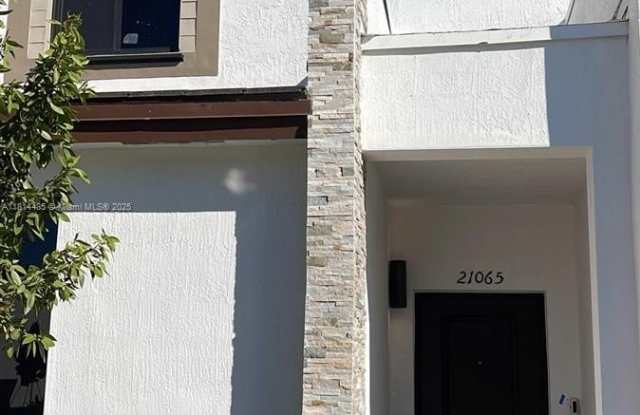 21065 NE 8th Ave photos photos