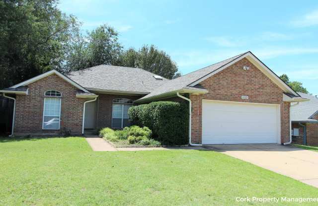 926 Castle Road - 926 Castle Road, Edmond, OK 73034