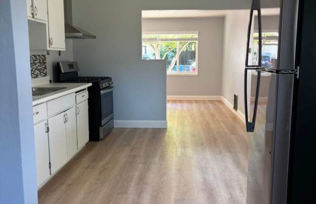 Palo Alto 3 Bed. 1 Bath Home Available now! Bring your pet!! photos photos