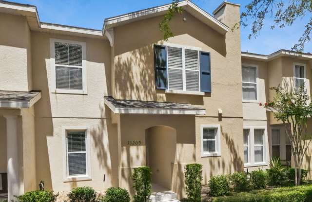 Charming 3/2.5 Townhome Steps from Downtown Avalon! Gallery 1
