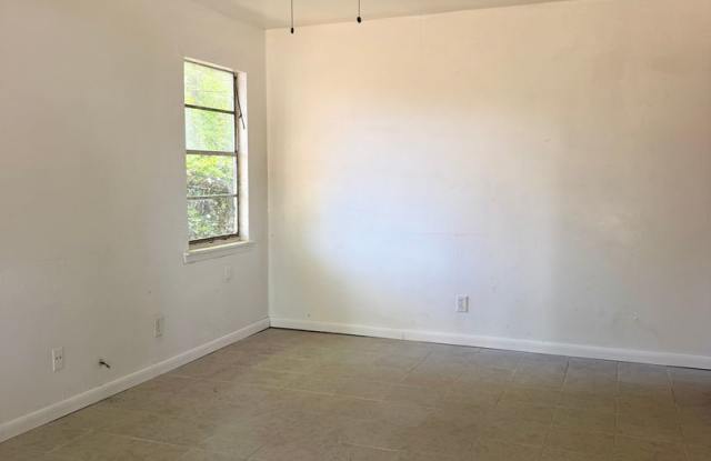 1815 Dove St Gallery 3