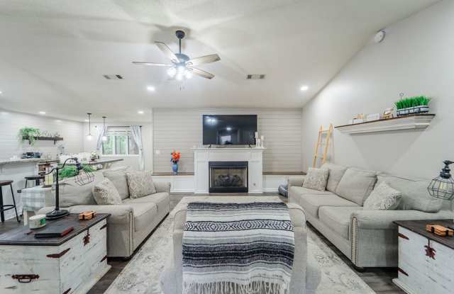 Charming 4 bedroom, 3 bathroom with lots of outdoor living space. **MOVE IN SPECIAL - $200.00 OFF FOR THE FIRST 2 MONTHS - MOVE IN SPECIAL** Gallery 3