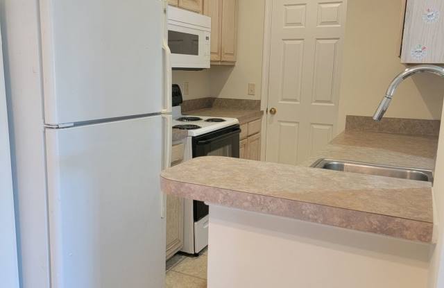 Year Round rental with community pool and close to area beaches and shopping! Gallery 3
