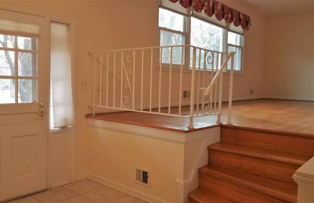 4905 Russett Road Gallery 2