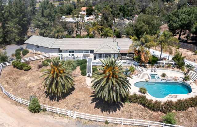 RANCH STYLE POOL HOME ON 2+ ACRES IN THE HEART OF WINE COUNTRY! photos photos