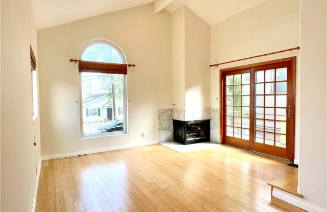 1503 Steinhart Avenue Gallery 3