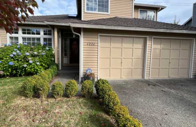 Cul-de-Sac Living with Indoor-Outdoor Ease in Everett Gallery 4