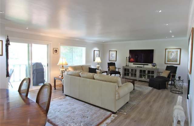 2405 Via Mariposa West Gallery 2