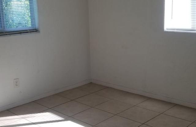 RENT REDUCTION!! 2 bed 1 bath Apartment Water and Pest Control Included Gallery 3