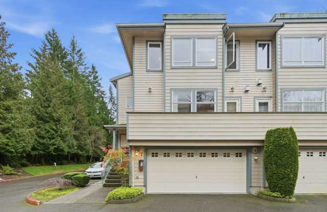 Modern Bellevue Townhome with Great Finishes Gallery 3