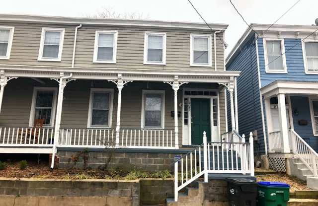 Three-Bedroom Duplex in Downtown Richmond - 2617 East Clay Street, Richmond, VA 23223