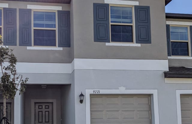 9771 Pembrooke Pines Dr - 9771 Pembrooke Pines Dr, Sun City Center, FL 33573