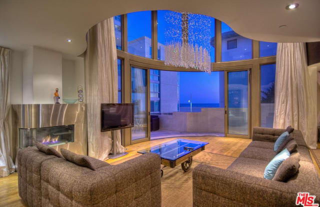 1719 OCEAN FRONT Walk - 1719 Ocean Front, Santa Monica, CA 90401