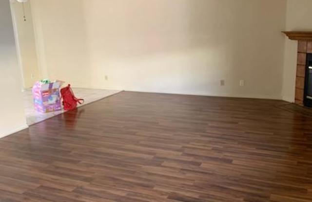 10886 Walnut St Gallery 3