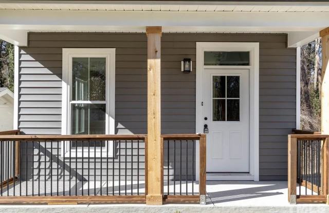 Room in 3 Bedroom Home at Maplewood Dr Gallery 4