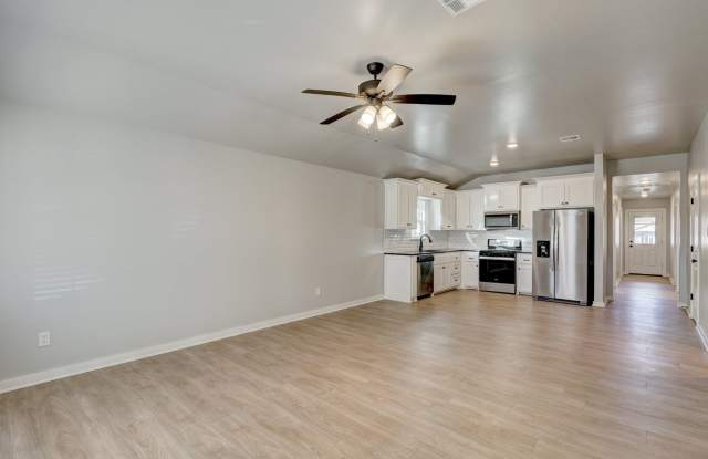 Available Now! For Lease in Noble! Refrigerator is in this unit! Gallery 4