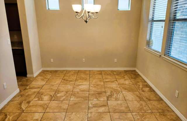 Dazzling Two Story Westside Home With Refrigerated Air Located In Quiet Neighborhood Gallery 3