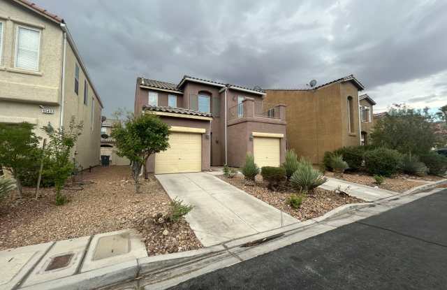 Southwest single family home with split garages Gallery 3