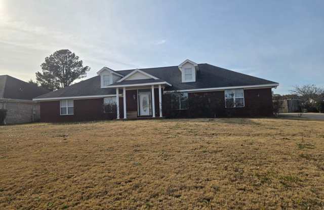 The Woodlands Subdivision/ Level Plains .... COMPLETELY FURNISHED WITH POOL!!! - 83 Hannah Road, Dale County, AL 36330