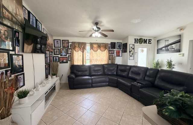1342 SW Wampler Avenue Gallery 4
