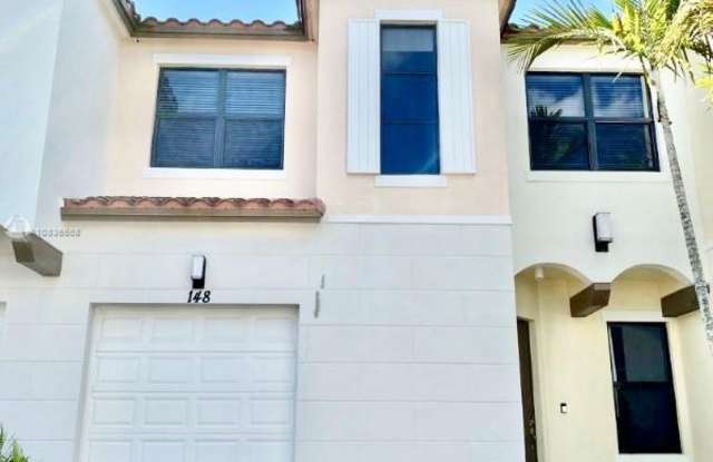 148 NW 209 Way - 148 NW 209th Way, Pembroke Pines, FL 33029