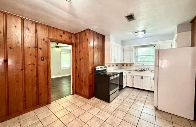 3 Bed 2 Bath Home in Hundred Oaks Subdivision photos photos 3 Bed 2 Bath Home in Hundred Oaks Subdivision photos photos