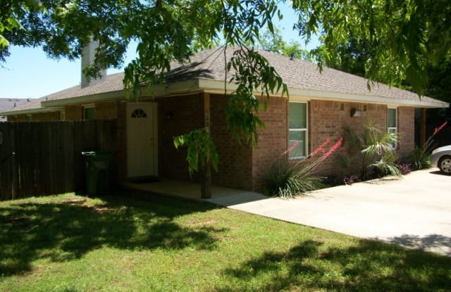 715 N Pecan St B - 715 North Pecan Street, Arlington, TX 76011