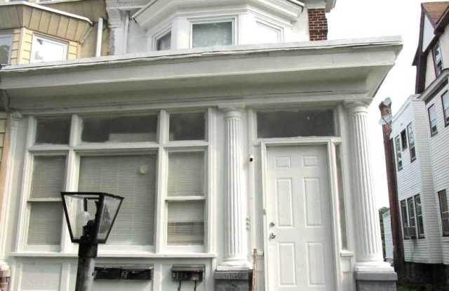 6149 W COLUMBIA Avenue Gallery 1