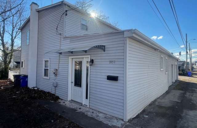 Renovated 4 Bedroom 2.5 bath house in Pottstown $2295/month. photos photos