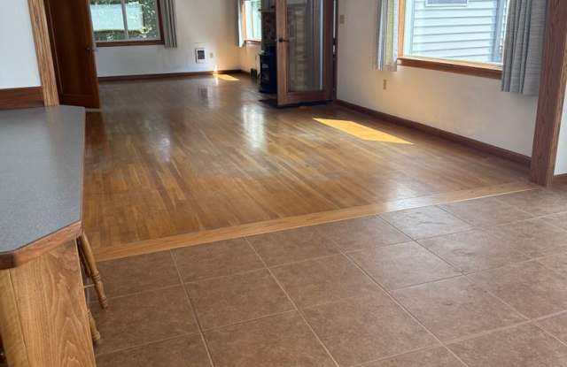 First TWO WEEKS FREE! Beautiful 3 bed, 2 bath farmhouse in Colfax on 3 acres! Gallery 4