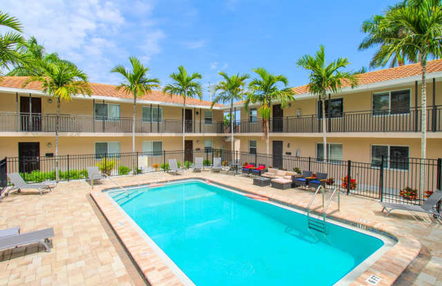 ONE MONTH FREE***UNDER RENOVATION***NEW PICS TO COME***MOORINGS***2 BEDS/ 1.5 BATHS***AMAZING LOCATION*** photos photos